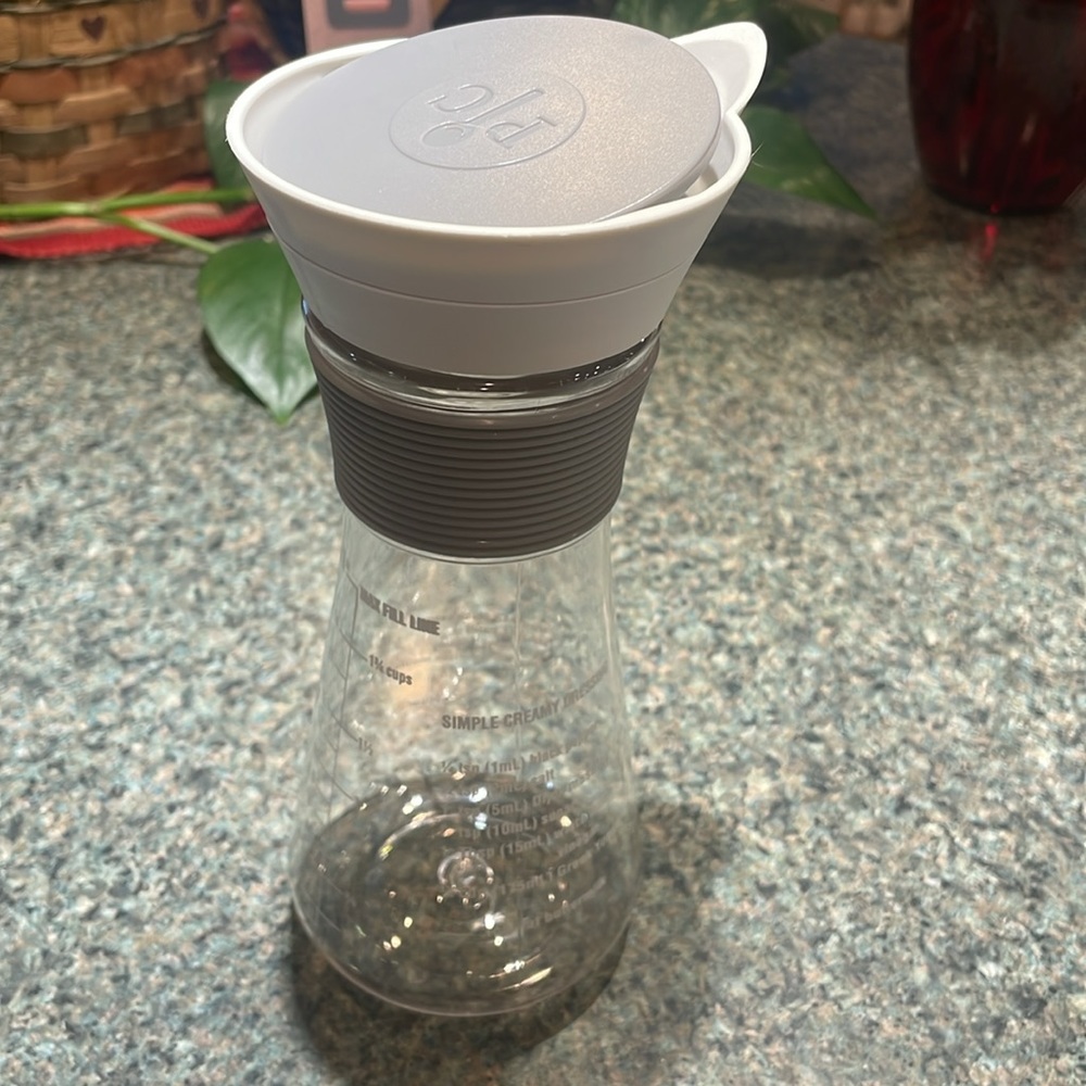 Pampered Chef Measure Mix & Pour Salad Dressing recipes 15 oz grey white clear